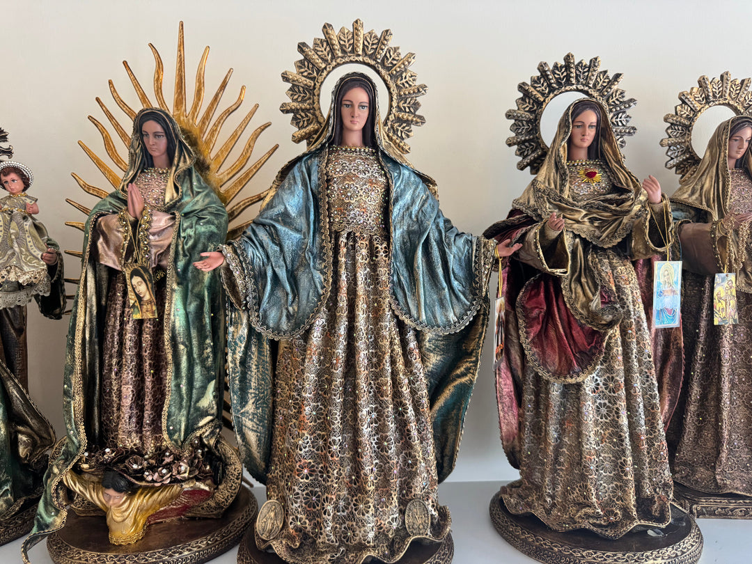 VÍRGENES Y SANTOS