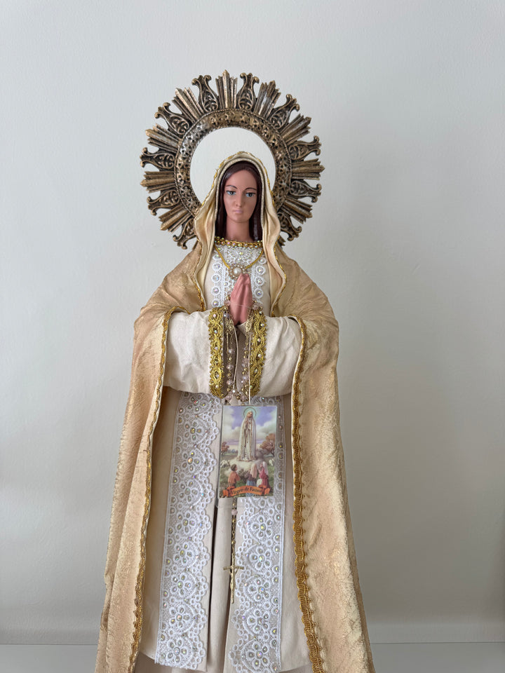 Virgen de Fátima detalles en Swarovski