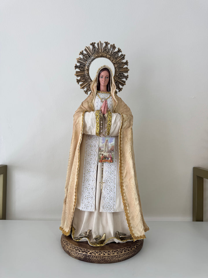 Virgen de Fátima detalles en Swarovski