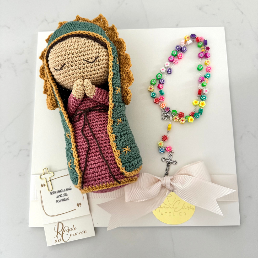 Virgen crochet con rosario