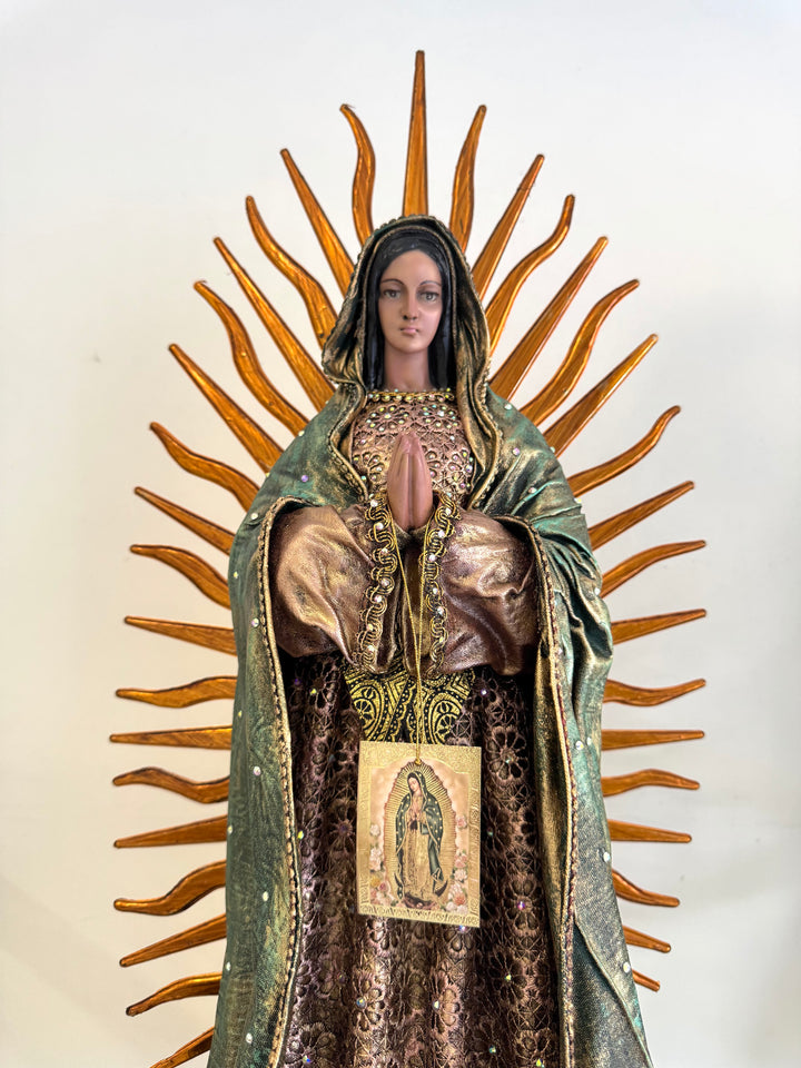 Virgen de Guadalupe Orando detalles en Swarovski