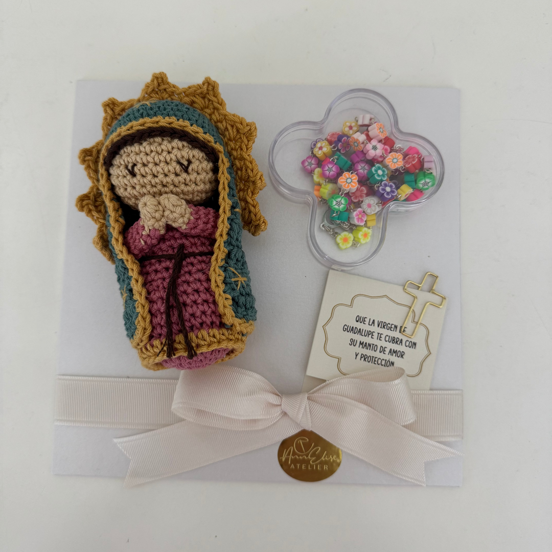 Virgen crochet con rosario